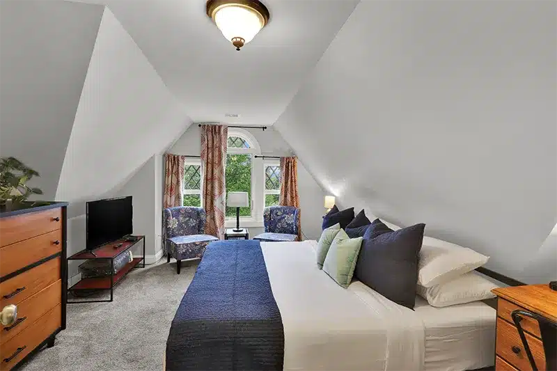 Guest Rooms 8